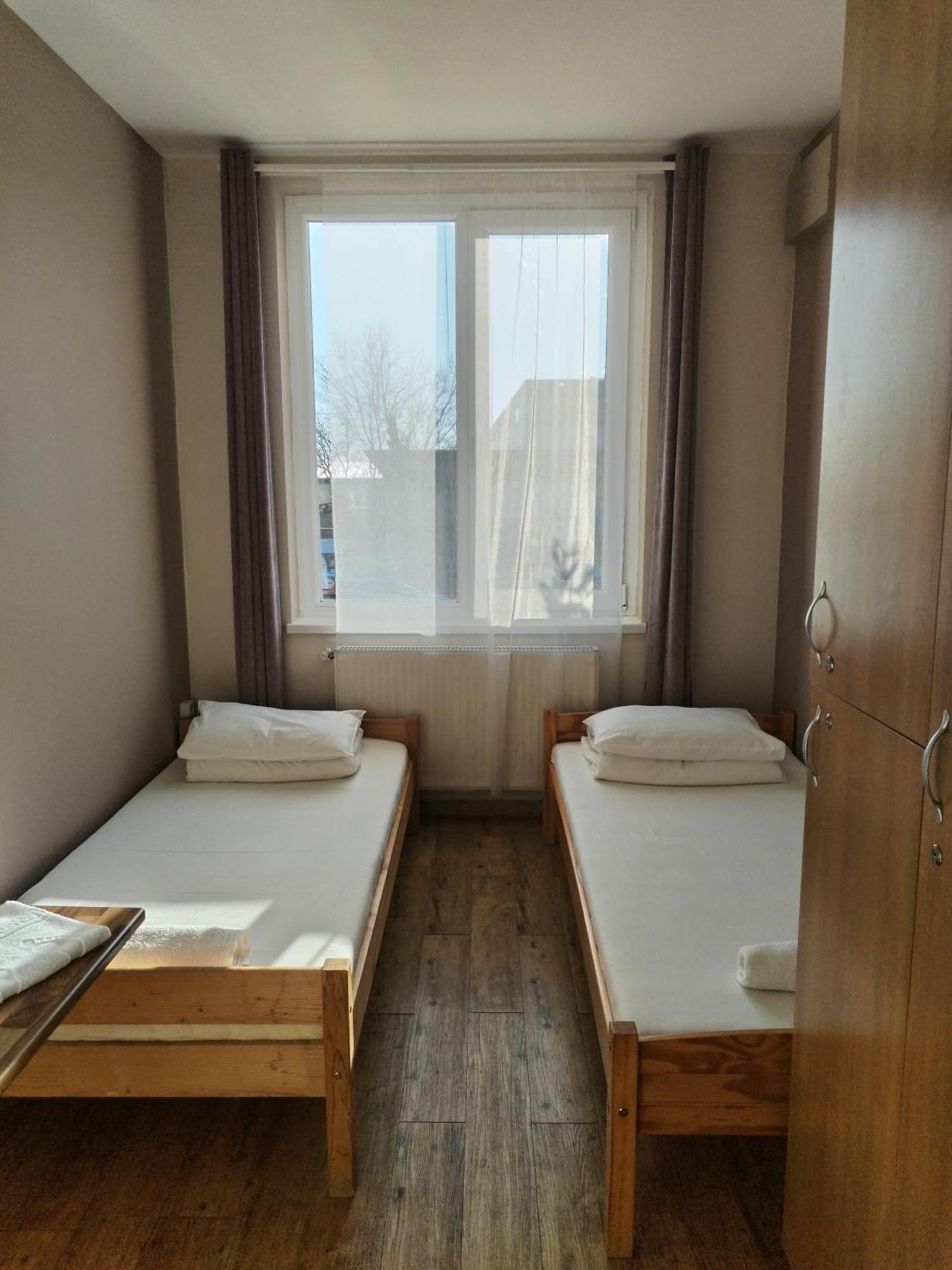 Hostel Ferihegy Vecsés Buitenkant foto