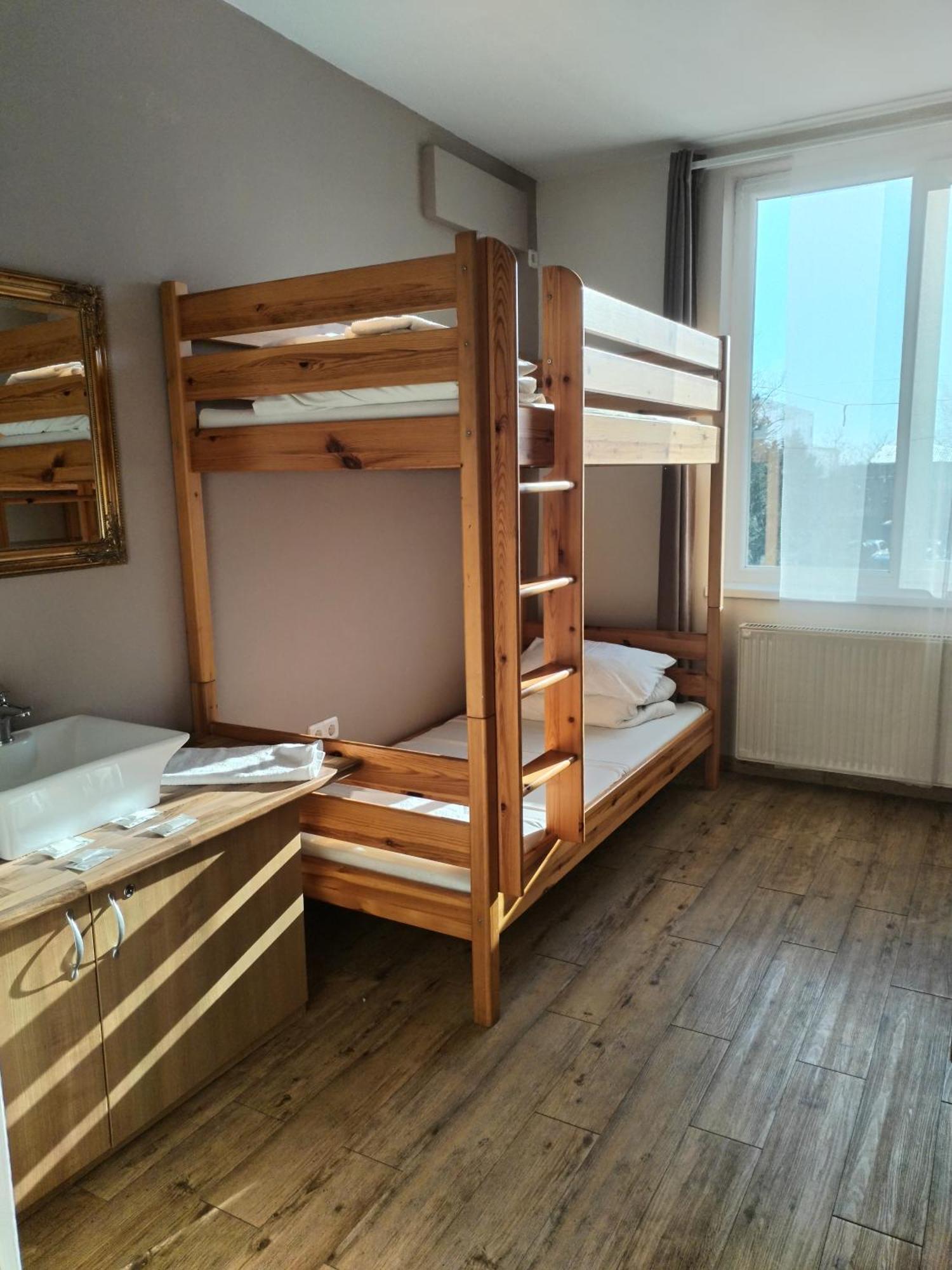 Hostel Ferihegy Vecsés Buitenkant foto