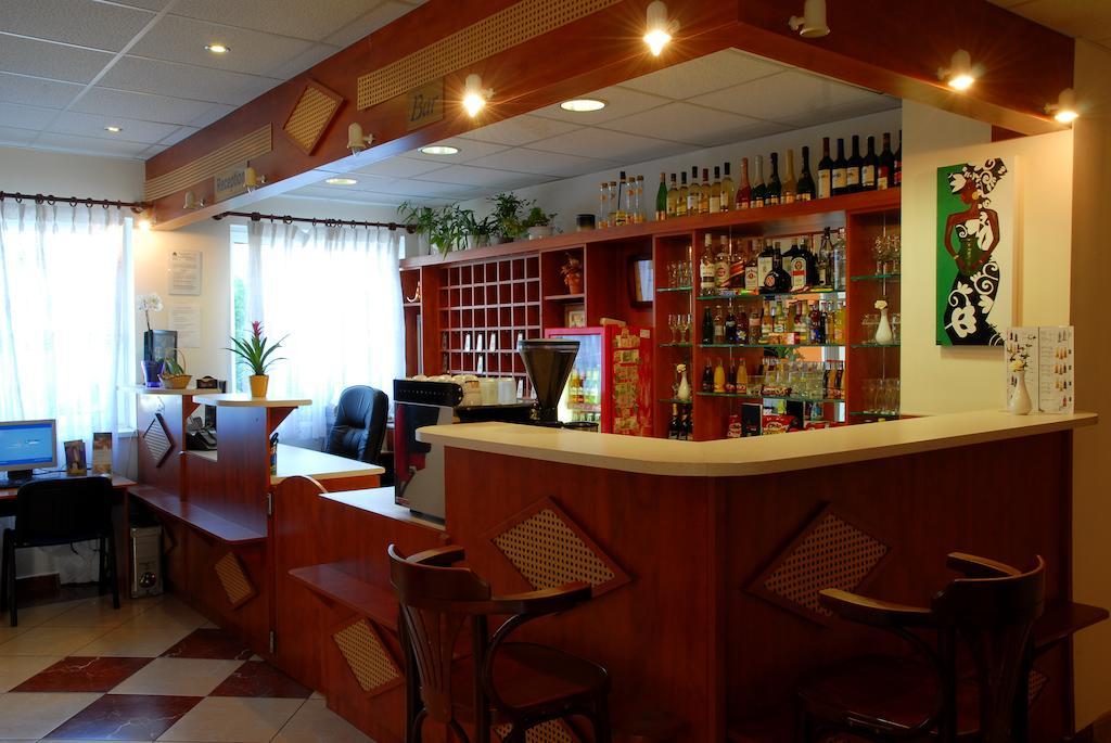 Hostel Ferihegy Vecsés Buitenkant foto