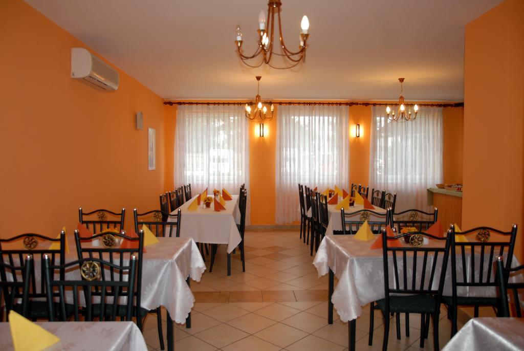 Hostel Ferihegy Vecsés Buitenkant foto